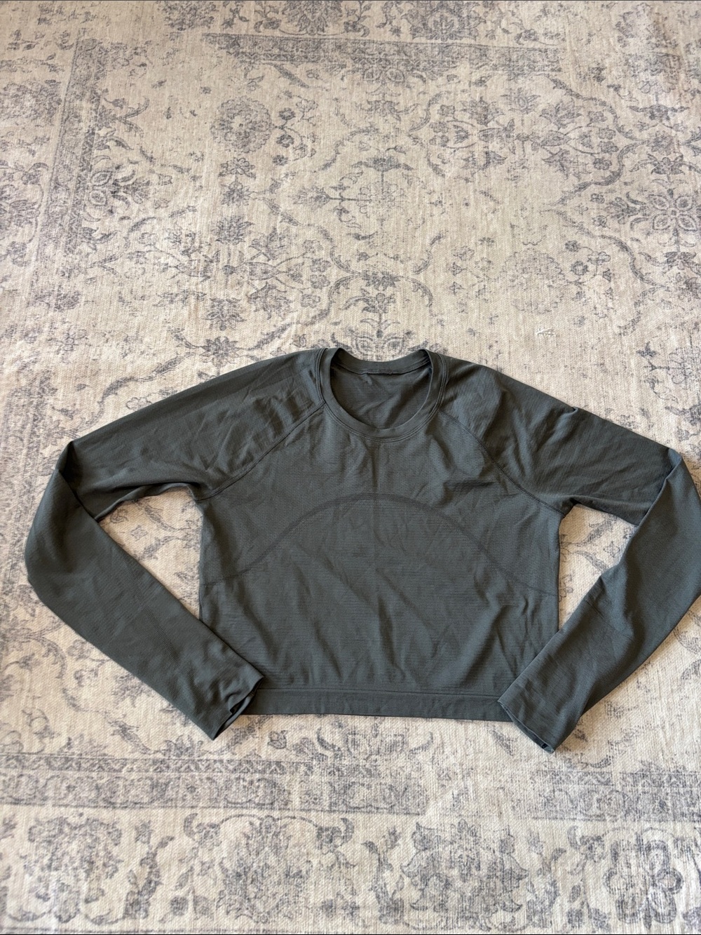 Lululemon Women’s Swiftly Tech Cropped Long Sleeve - sz 10 - onyx grey